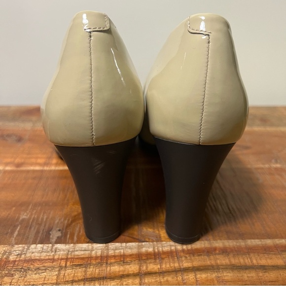 Rockport Elegant Beige Women's Heels, Size 8.5 - Picture 4 of 7